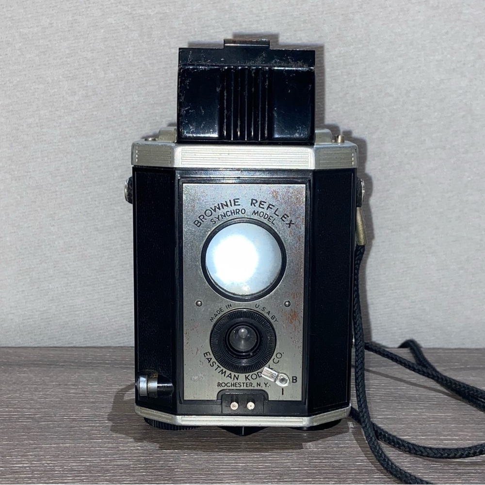 VINTAGE KODAK Brownie Reflex Synchro Model Camera Made In USA